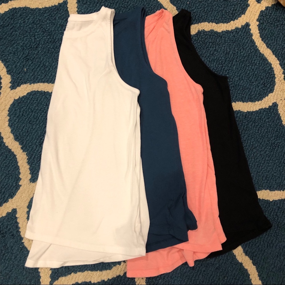 4 Sleeveless Old Navy Tops (M)